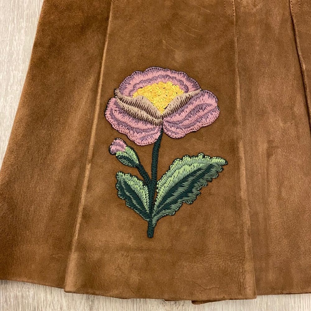 SOLD🪧Gucci Runway Suede Embroidered Skirt - Picture 7 of 14